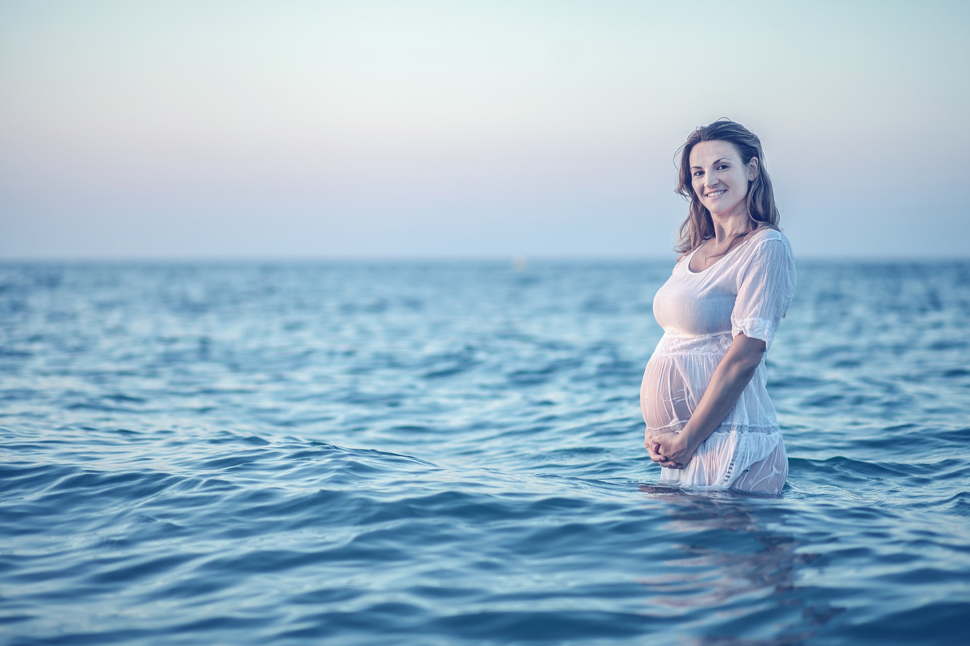 A pregnant woman in the sea: Can dolphins detect pregnancy?